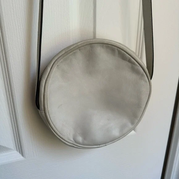 L’INTERVALLE WHITE LEATHER ROUND PURSE - Picture 4 of 7